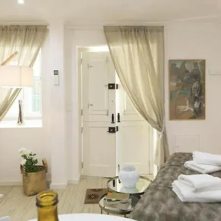 Apartment Near The Subway Lissabon